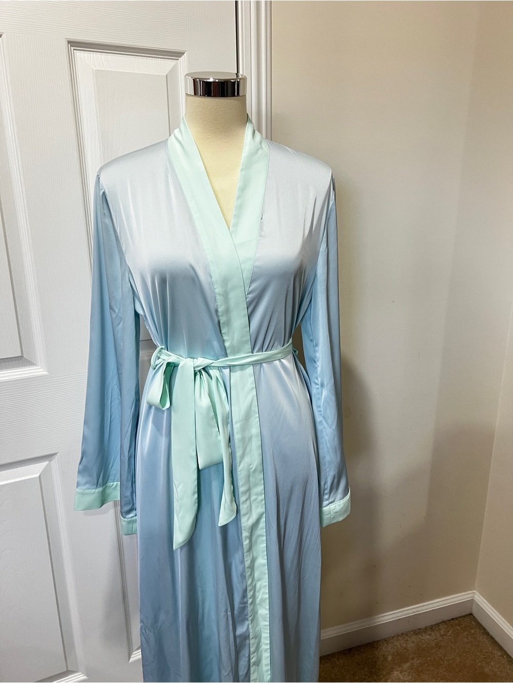 Robe Maxi Savage x Fenty Sky Blue Teal trim & Belt Size XS/SM Long Sleeve - Picture 11 of 15